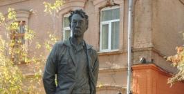 Памятник первому губернатору Иркутской области Юрию Ножикову РИА Irkutskmedia