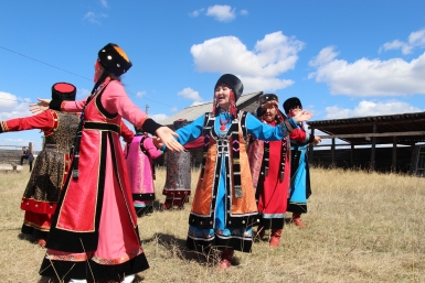 Круговой танец Ехор Анита Гилева, ИА IrkutskMedia