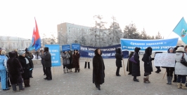 В акции протеста участвовало около 30 учителей и воспитателей детсадов Иркутской области Тимур Балашов