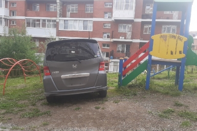 На детской площадке в Березовом Неравнодушный читатель