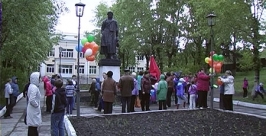 Автором скульптурной композиции является известный иркутский скульптор Карим Мухамадеев Пресс-служба администрации Черемхово