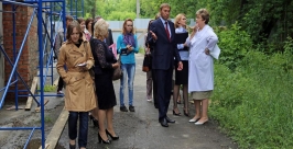 Мэр Иркутска посетил ремонтирующийся филиал больницы Мария Оленникова