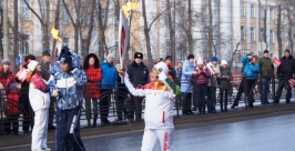 Олимпийский огонь &quotсогрели&quot своим сердцем факелоносцы Иркутска Владислав Костин, РИА IrkutskMedia
