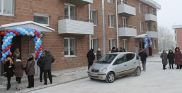 Ключи от квартир вручили детям-сиротам в Черемхово Иркутской области Пресс-служба правительства Иркутской области
