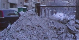 &quotАккуратно&quot сгребли грязный снег к детсаду №171 в Иркутске  Фото сотрудницы детского сада №171 Иркутска Анны Наумовой 