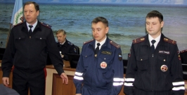 Награды за спасение ребенка и пожилой женщины на пожаре получили полицейские Иркутска  Пресс-служба ГУ МВД России по Иркутской области 