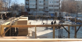 Спорткомплекс вплотную к детскому саду и многоэтажному дому строят в Иркутске  Тимур Балашов, РИА IrkutskMedia