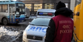 В рейде принимают участники сотрудник ГИБДД, миграционной службы и мэрии Иркутска  Оленникова Мария, РИА IrkutskMedia