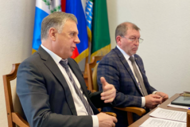 мэр Ангарского округа Сергей Петров и его заместитель Андрей Сафронов Администрация Ангарского округа