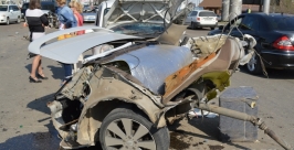 На две части &quotразорвало&quot иномарку в результате ДТП на улице Сергеева в Иркутске Предоставлено пресс-службой ГУ МВД по Иркутской области