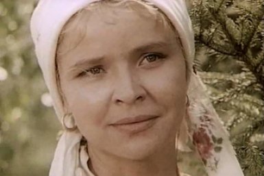 Стала главной опорой: эта великолепная актриса повторила судьбу своей героини Кадр из фильма &quotВечный зов&quot (12+)