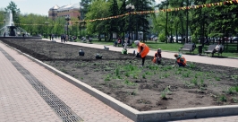 Цветочные клумбы стали благоустраивать в сквере Кирова в Иркутске Мария Оленникова, РИА IrkutskMedia