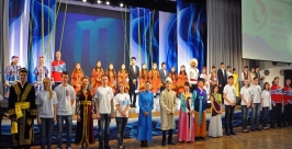 Выступление студентов университета на открытии форума Оленникова Мария, РИА IrkutskMedia