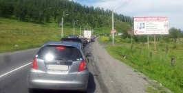 Автомобилисты, которые едут с фестиваля клубники, попали в пробку в Слюдянке в Приангарье Народный корреспондент Виктор Пономарев