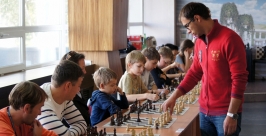 Сеанс одновременной игры впервые прошел в Иркутске Владислав Костин, РИА IrkutskMedia