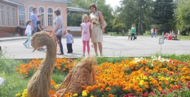 Сказочные персонажи и жадный крокодил &quotвзяли&quot главные призы фестиваля цветников в Иркутс предоставлено организаторами