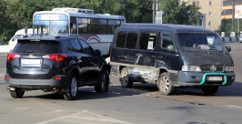 Иномарка столкнулась с маршруткой &quotШелехов – Иркутск&quot на улице Чкалова областного центра Мария Оленникова, IrkutskMedia