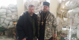 Михаил Корнев с игуменом Пименом Пресс-служба Театра народной драмы Иркутска 