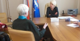 Прием граждан в приемной премьер-министра РФ в Иркутске провела депутат ЗС Нина Чекотова Пресс-служба региональной общественной приемной Дмитрия Медведева
