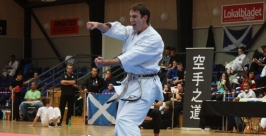 Александр Чичварин Фото с сайта http://www.karatenomichi.ru/