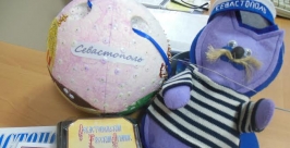 Новогодние игрушки из Севастополя доставили в Иркутск  Пресс-служба региональной общественной приемной Дмитрия Медведева