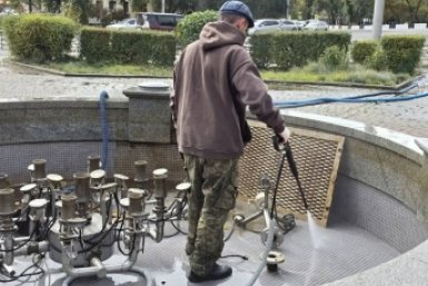 Фонтаны начали готовить к консервации на зиму в Иркутске 30 сентября Пресс-служба администрации Иркутска