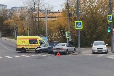 Серьезное ДТП произошло на улице Академической в Иркутске &quotДТП38&quot в мессенджере МАХ (12+).