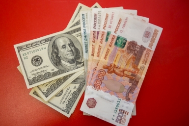 Экономисты пугают долларом по 100 рублей: обесценятся ли вклады - мнение эксперта Антон Балашов, ИА PrimaMedia