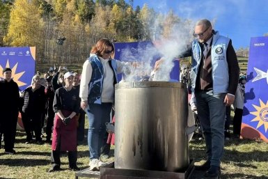 Рекордные 568 литров ухи сварили в Листвянке Пресс-служба правительства Иркутской области