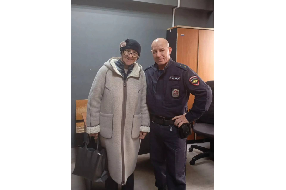 В Иркутске полицейские нашли потерянную сумочку за час и помогли женщине успеть на рейс ГУ МВД России по региону