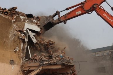В Иркутске снесли незаконное двухэтажное здание площадью более 60 кв. метров Александр Шепырев, ИА UssurMedia