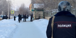 Остановка в Ангарске, где произошел взрыв  Фотография полmзователя &quotЖивого Ангарска&quot Aleksey http://liveangarsk.ru/news/20150115/vzryv-v-211-kva