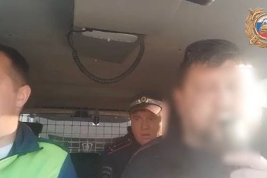 Дальнобойщик в 6 раз превысил норму алкоголя и свалил все на квас с кефиром в Приангарье Скриншот из видео Госавтоинспекции Иркутской области