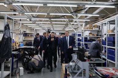 Электроколяски для людей с инвалидностью и футболистов собирают в Новосибирске правительство Иркутской области