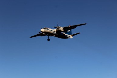 Самолет Ан-24 повредил шасси во время посадки в Иркутске ИА IrkutskMedia