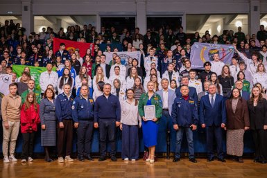 Лучшие студенческие отряды Иркутской области наградили переходящими вымпелами Пресс-служба правительства Иркутской области