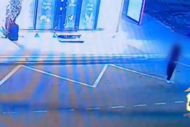Подросток разбил камнем стекло автобусной остановки по просьбе друга в Братске ГУ МВД России по Иркутской области