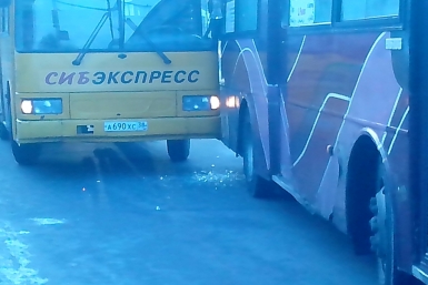 Остановку &quotЛисиха&quot не поделили автобусы №80 и №7 в Иркутске Дарья Долгова, ИА IrkutskMedia