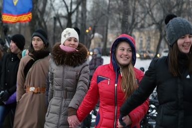  Сильный ветер в Иркутске не испугал желающих влиться в глобальный ёхор  Оленникова Мария, IrkutskMedia