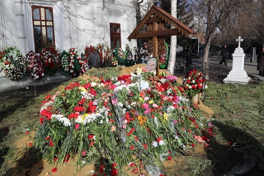 Валентина Распутина похоронили у стен Знаменского собора Мария Оленникова, IrkutskMedia