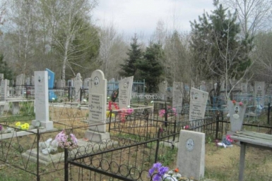 На муниципальных кладбищах Иркутска началась уборка Померанцева Марина, EAOmedia