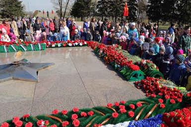 Торжественный митинг у "Вечного огня"  Мария Оленникова, IrkutskMedia