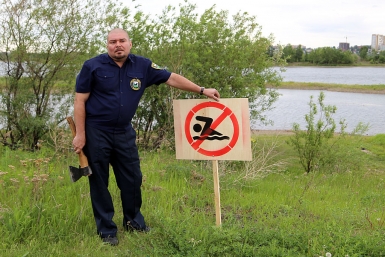 Таблички ставятся там, где нельзя купаться, но можно отдыхать на берегу Мария Оленникова, IrkutskMedia
