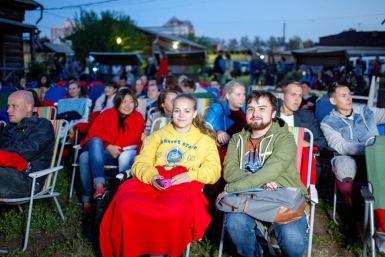 Кино под открытым небом можно посмотреть у Дома Волконских в Иркутске Фото предоставлено Домом кино