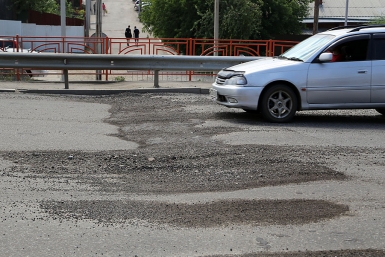 Провалы на дороге по улице Седова в Иркутске возникли после строительства канализации Мария Оленникова, IrkutskMedia