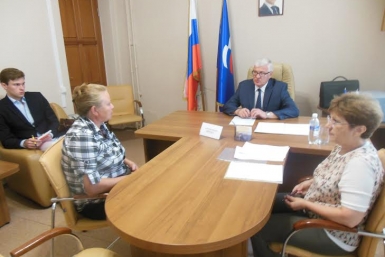На бездействие властей и невыплату зарплат пожаловались на приеме в ЕР жители Приангарья Пресс-служба ЕР