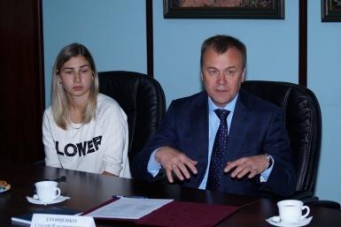 Сергей Ерощенко встретился с волейболистками &quotАнгары&quot Владислав Костин, ИА IrkutskMedia