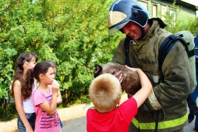 Жители Иркутска спасли из огня 7-летнего мальчика Фото пресс-службы ГУ МЧС по Иркутской области