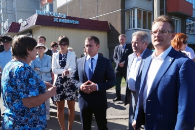Мэр областного центра Дмитрий Бердников пообещал жителям решить их проблемы Владислав Костин, ИА IrkutskMedia