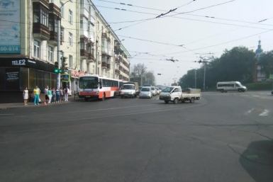 Автобус наехал на ногу студенту-медику на пешеходном переходе в центре Иркутска Отдел пропаганды УГИБДД региона